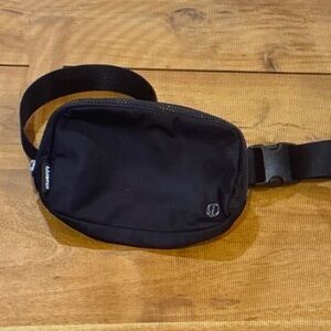 ululemon athletica Black Belt Bag